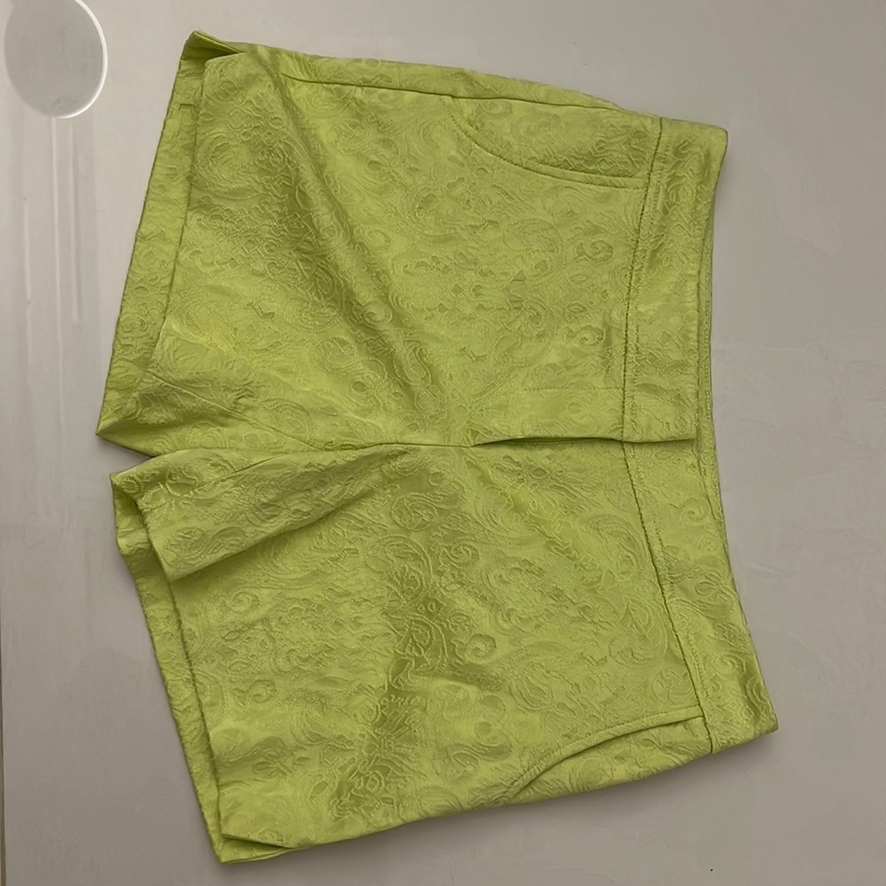 Cache Shorts size 2 like new